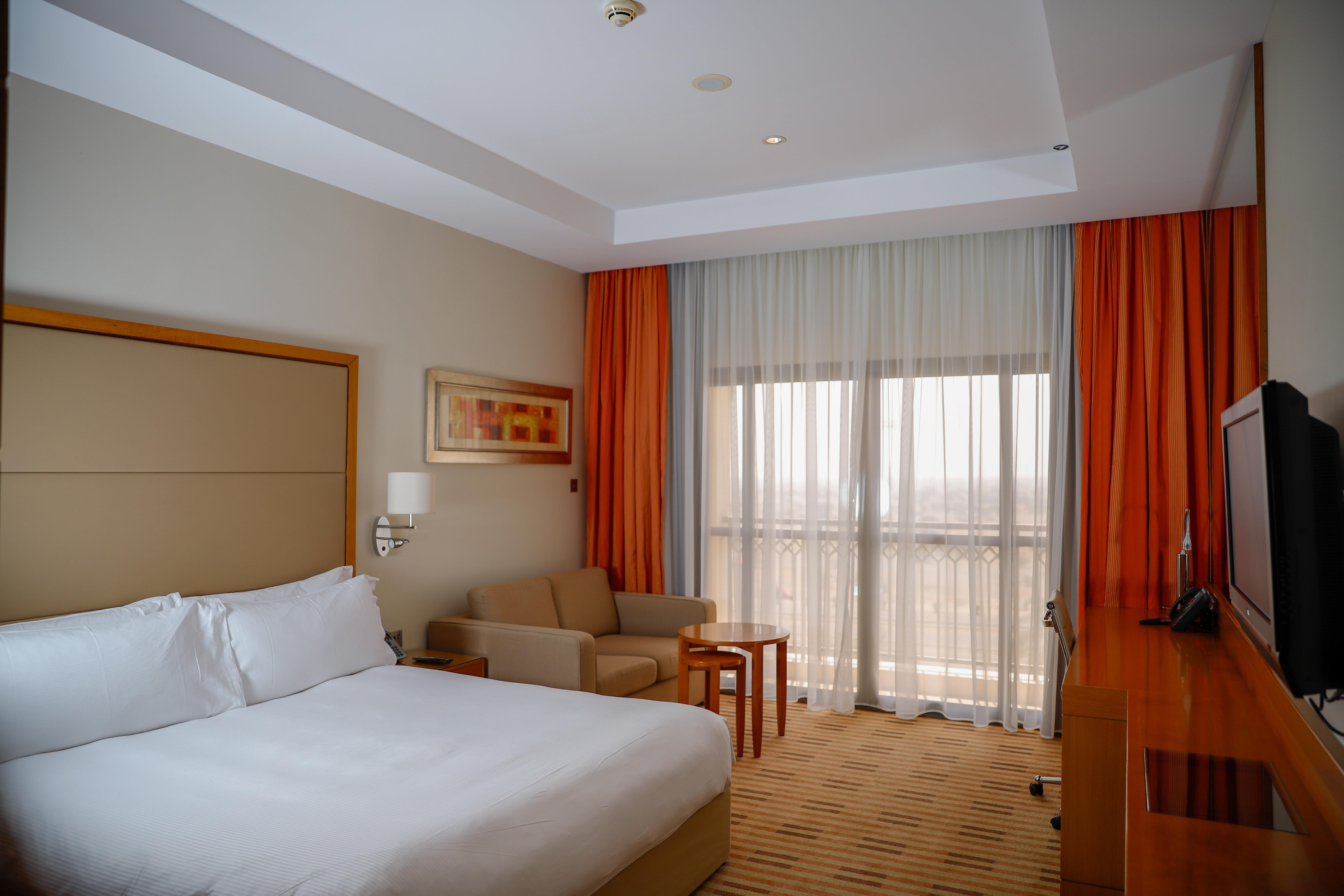 Hotel Crowne Plaza By Ihg Suhar